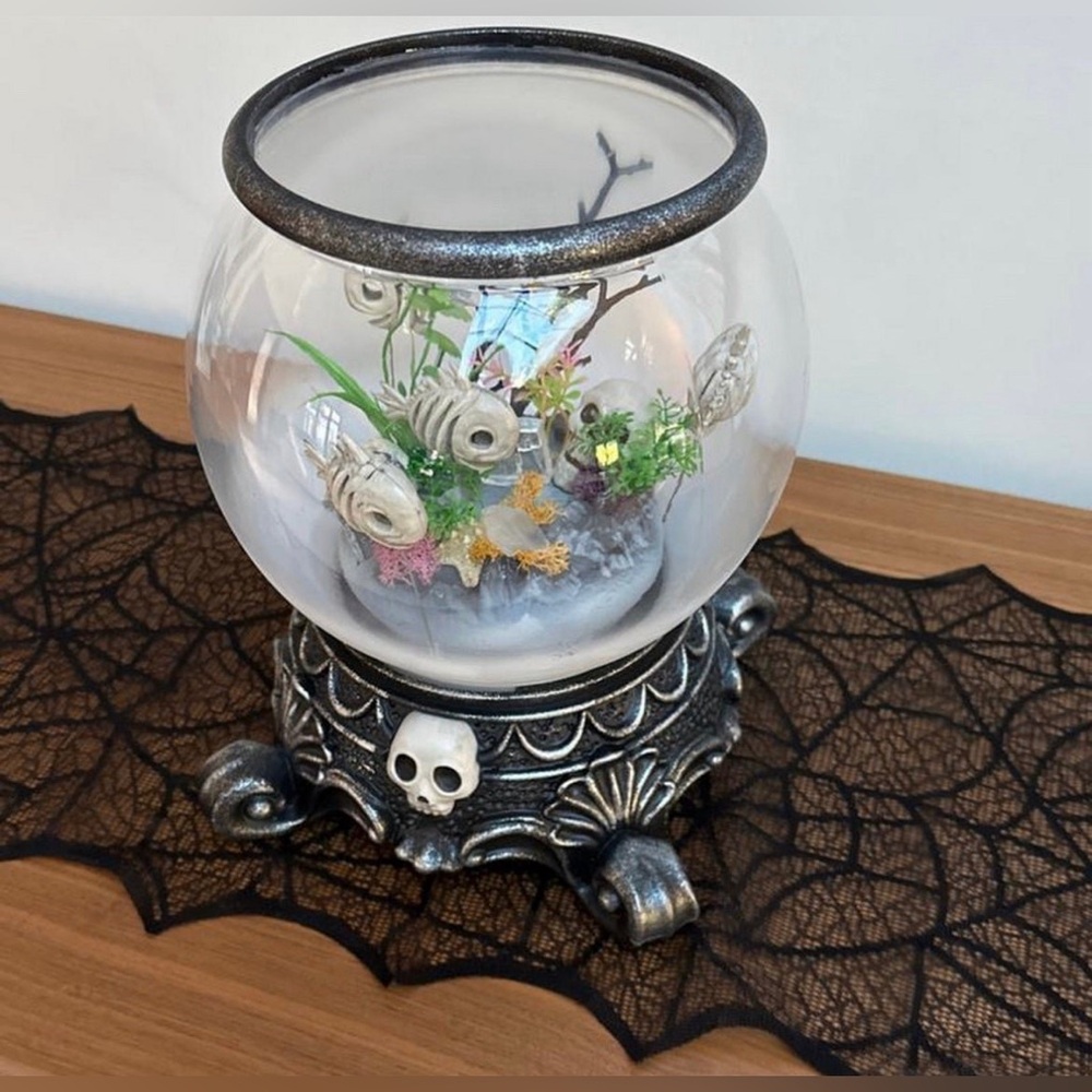 Animated Fishbowl Halloween Decorative Prop - Hyde & EEK! Boutique